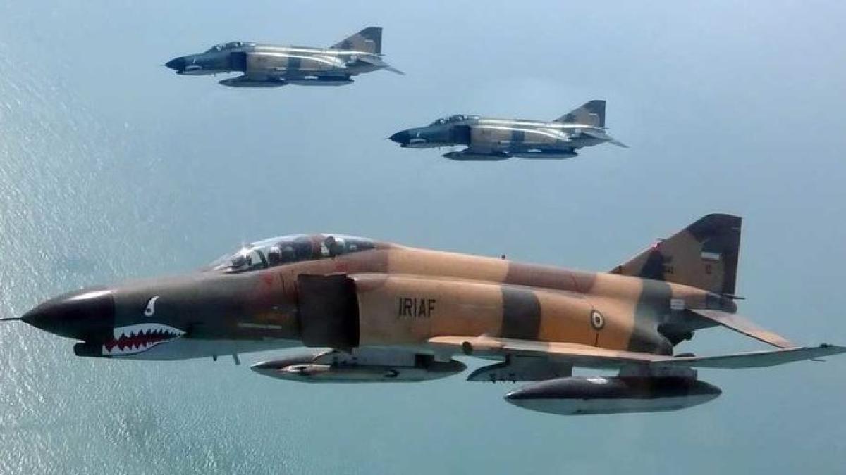 iran_air_force_f_4_phantom_10002300