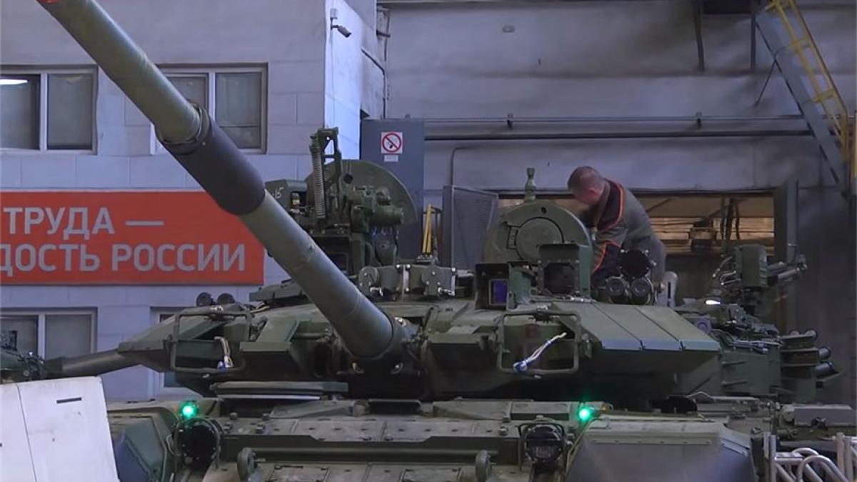 Rusia a început producția de tancuri T-90S pentru Vietnam