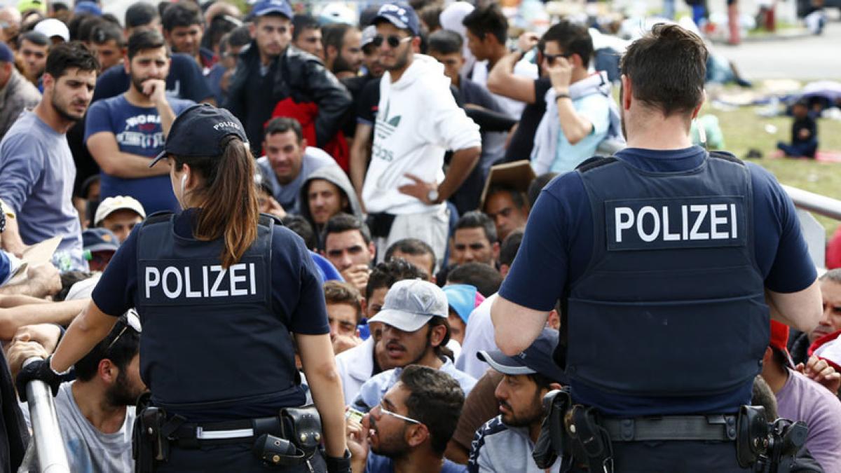 germans_crisis_refugee_09127700