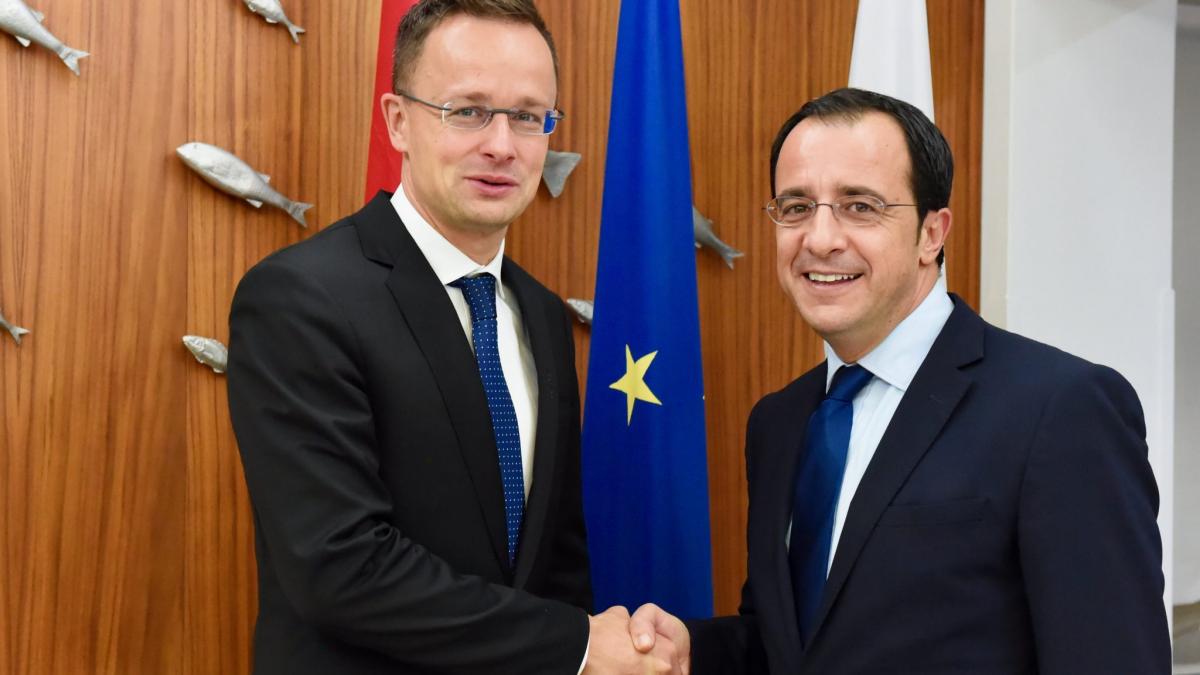 hungary_and_cyprus_20927100