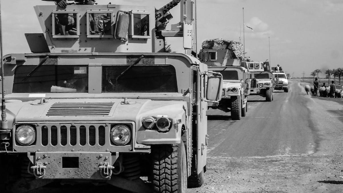 militari_convoi_arme_humvee_74396700