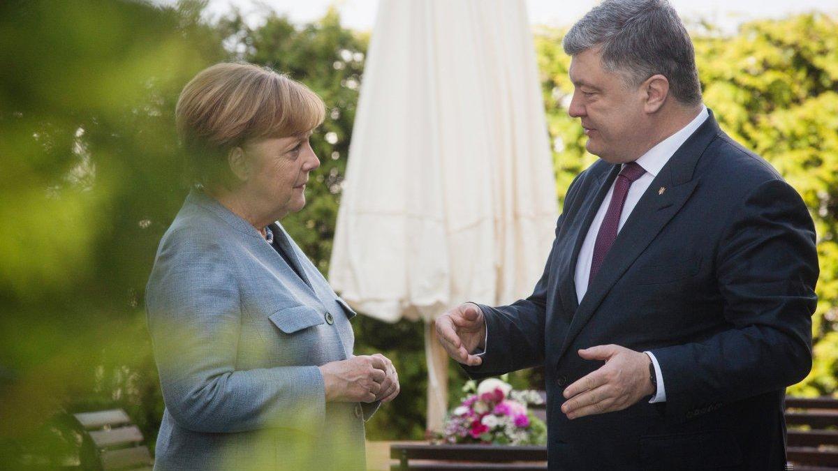 porosenko_and_merkel_72272700