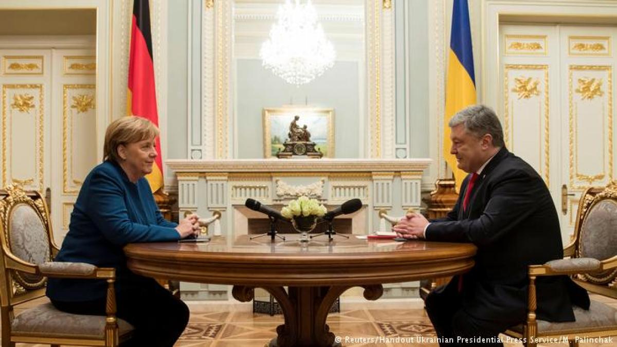 merkel_and_porosenko_kiev_23437400