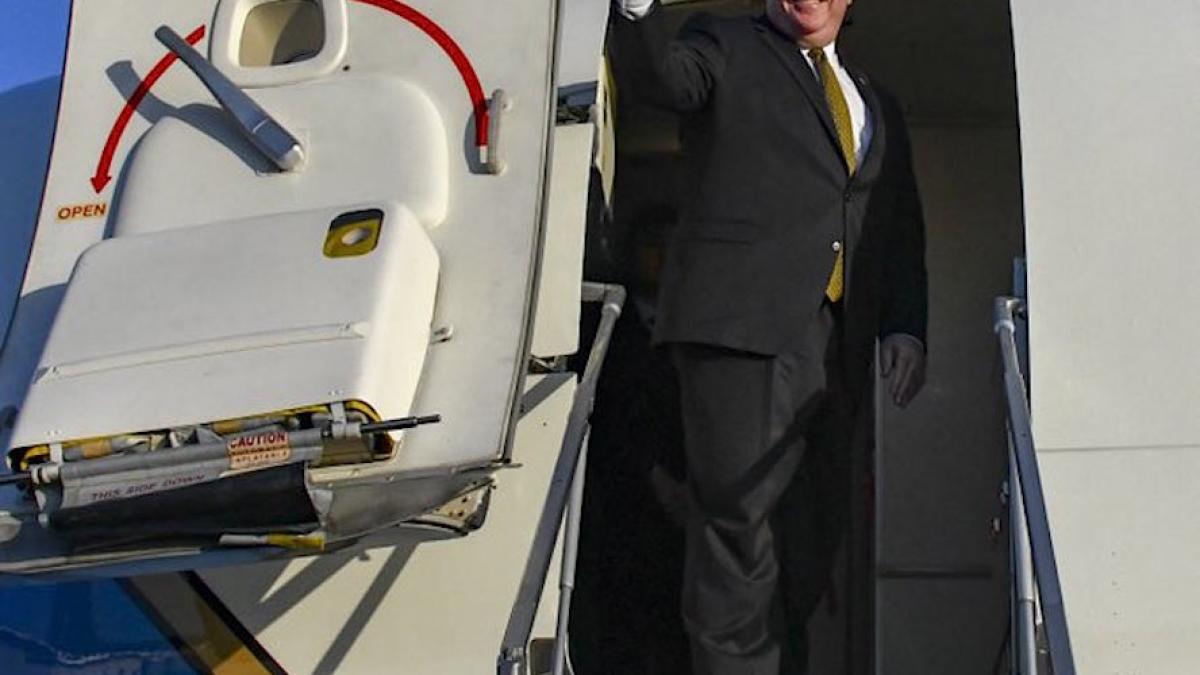 mike_pompeo_avion_03353300