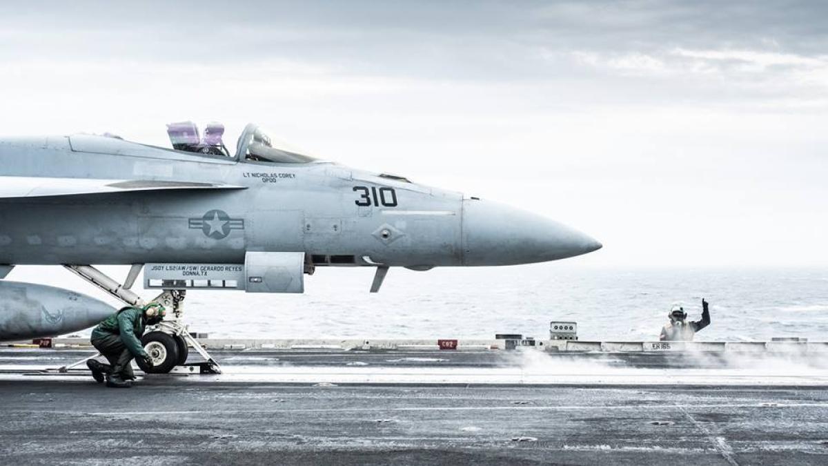 avion_militar_nato_portavion_42895700