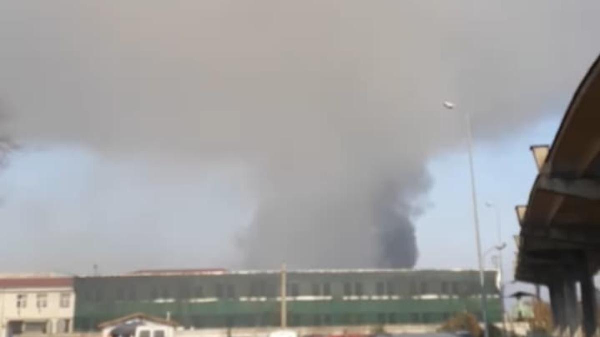 Explozie urmată de un incendiu puternic la uzina de armament din Cugir (Video)