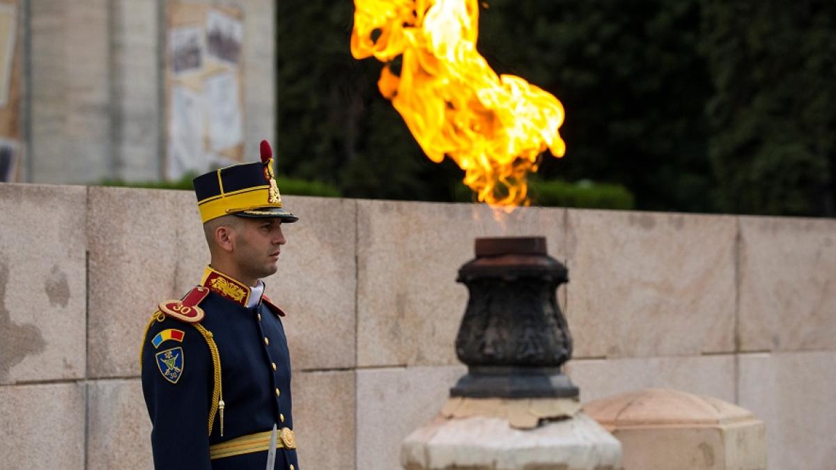 militar_onor_flacara_89747700