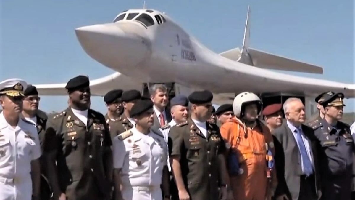 tu160_rusia_manevre_43021600