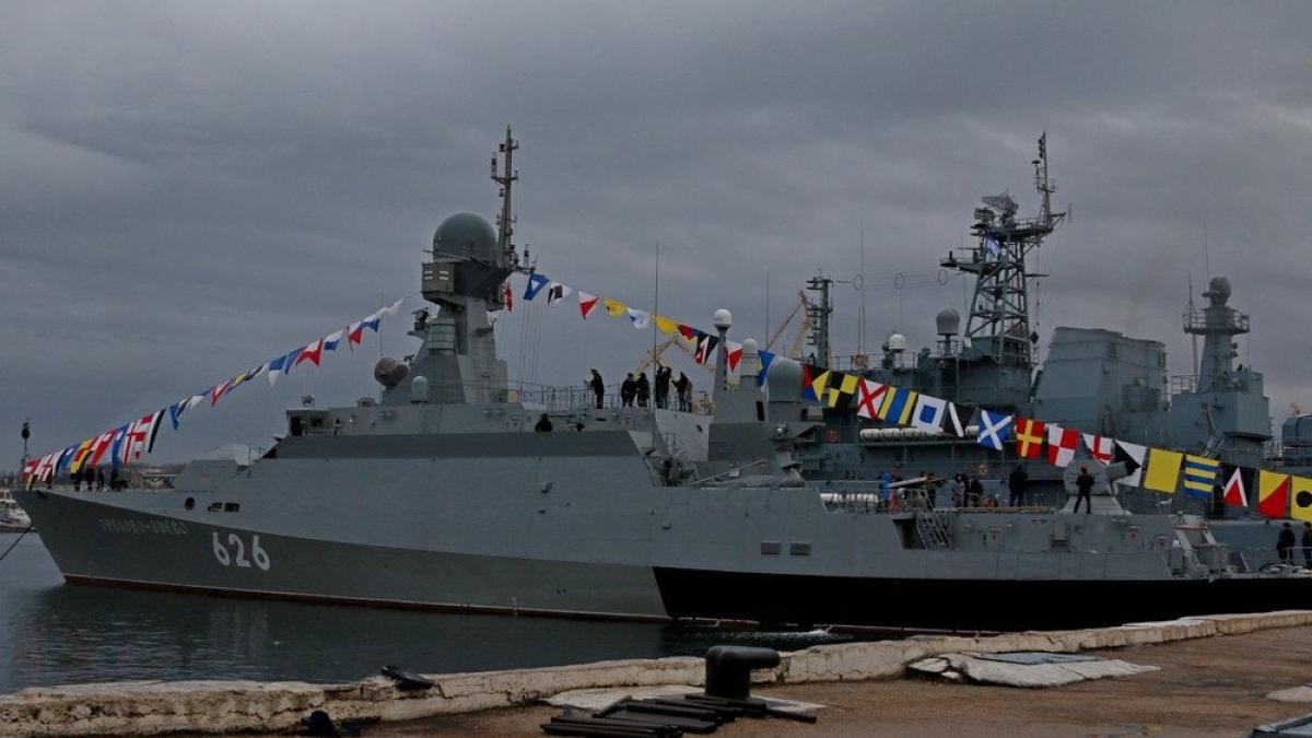 Rusia a trimis o nouă navă militară, echipată cu rachete Kalibr, în Peninsula Crimeea (Video)