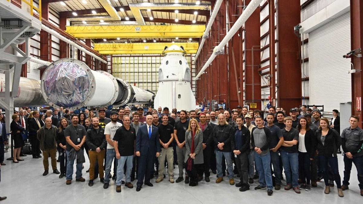 space_x_personal_vizita_81018000