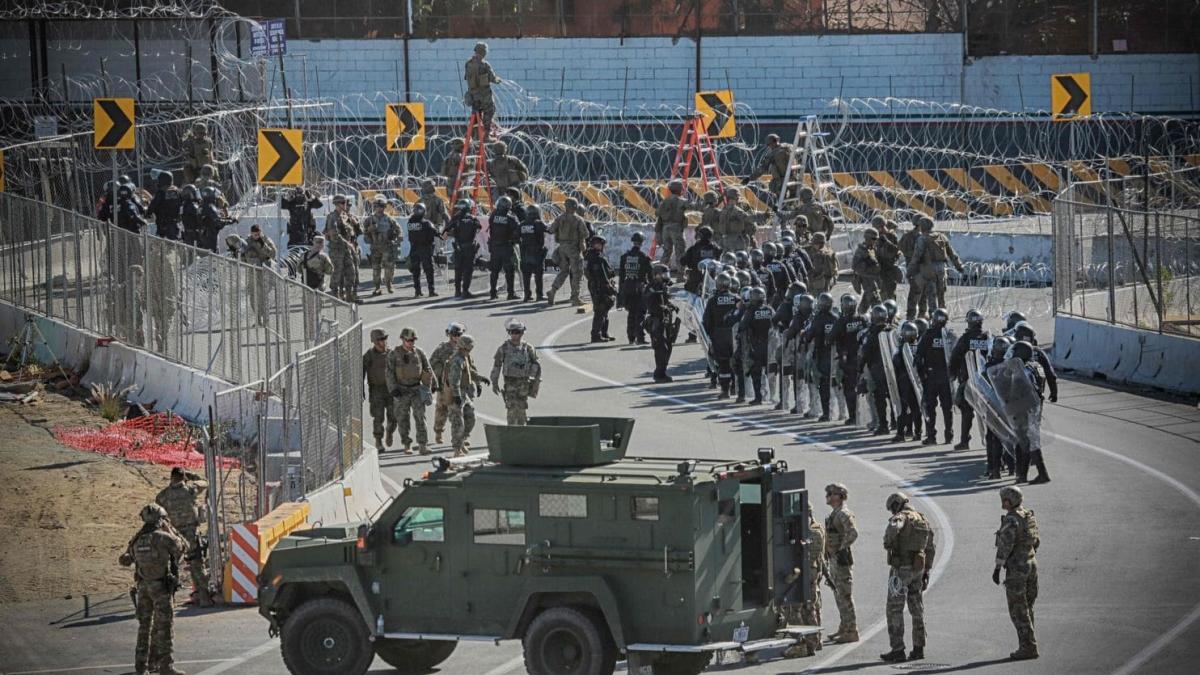 us_military_mexican_migration_04449800