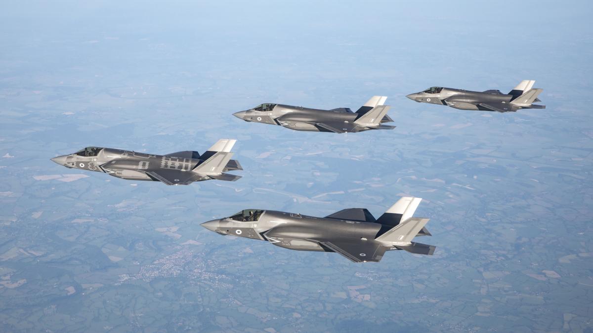 f_35_fighter_jets_44747800