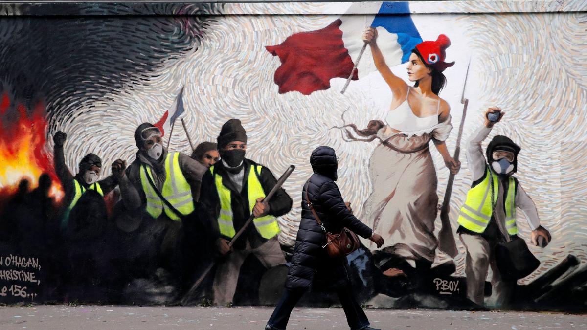 franta_proteste_graffiti_86978400