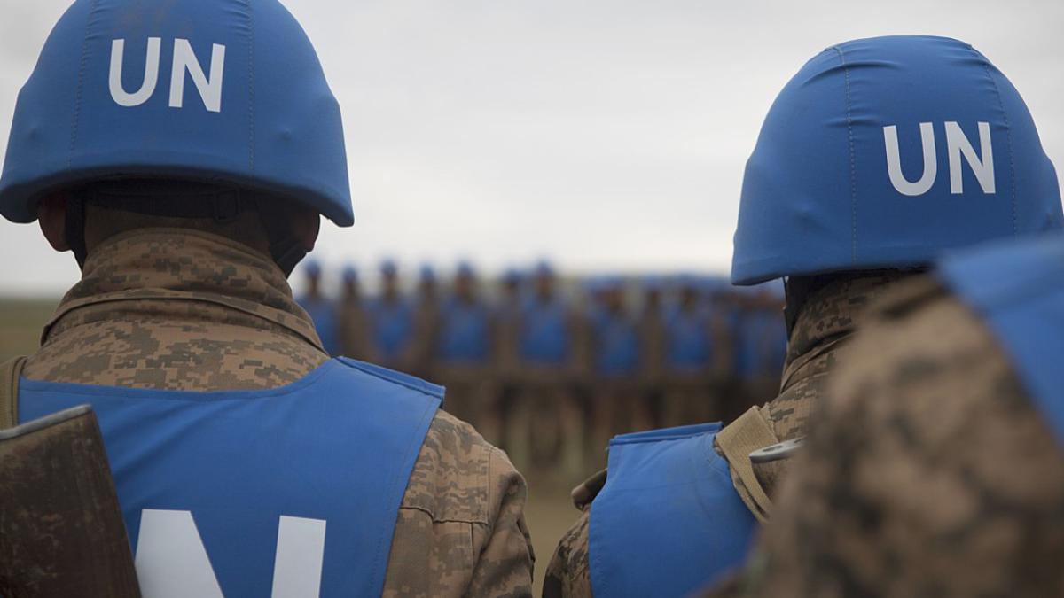 un_blue_helmets_thumb_70609300