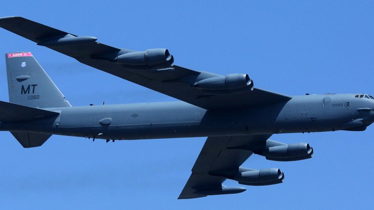 SUA au trimis bombardiere B-52H Stratofortress deasupra Mării Chinei de Sud (Video)