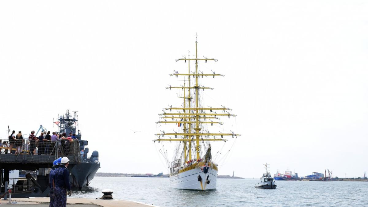 nava_scoala_mircea_79326900