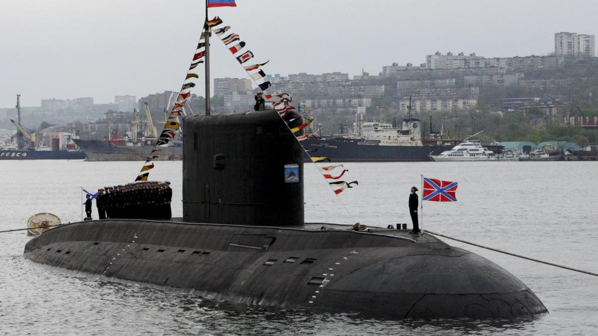 russian_submarine_02399400