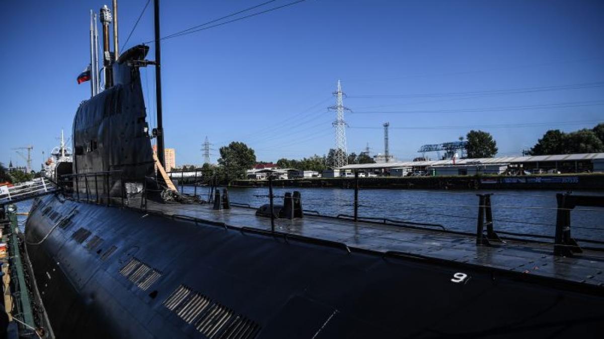 soviet_submarine_docked_700x420_18798300