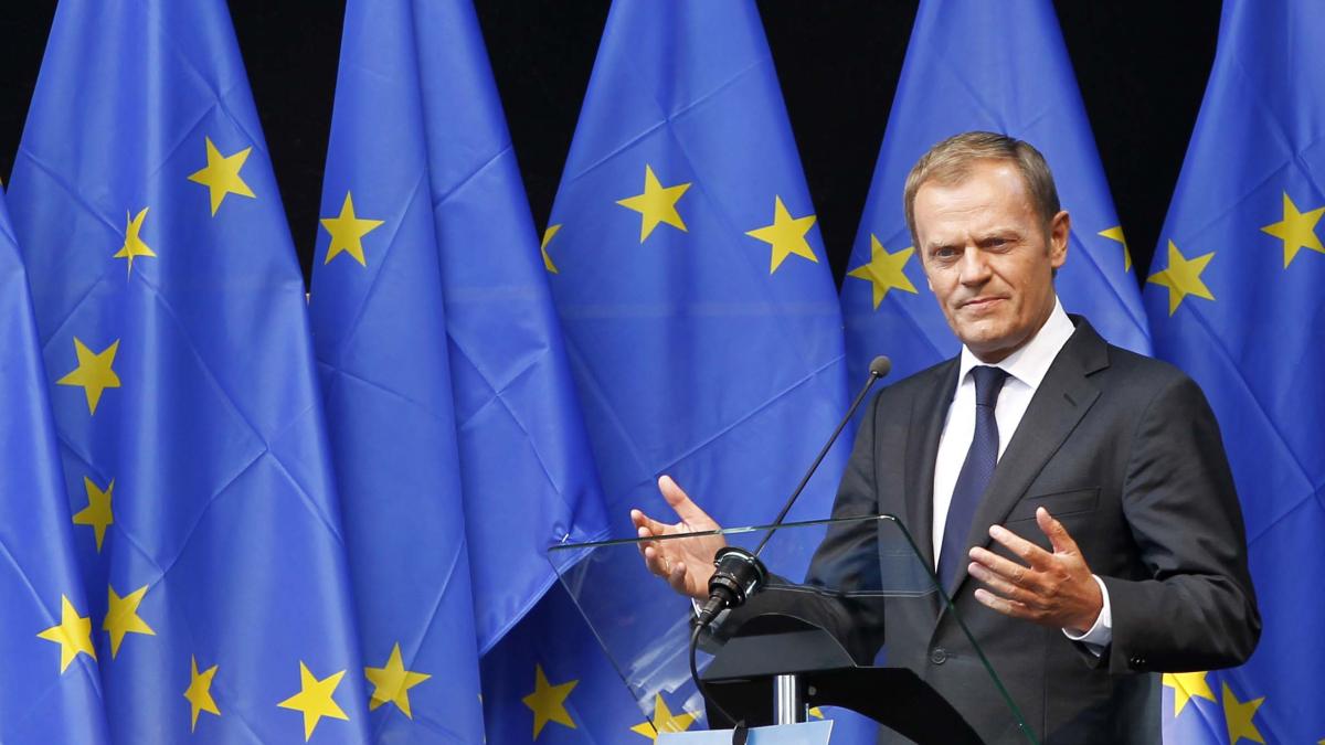 tusk_eu_flags_01392500