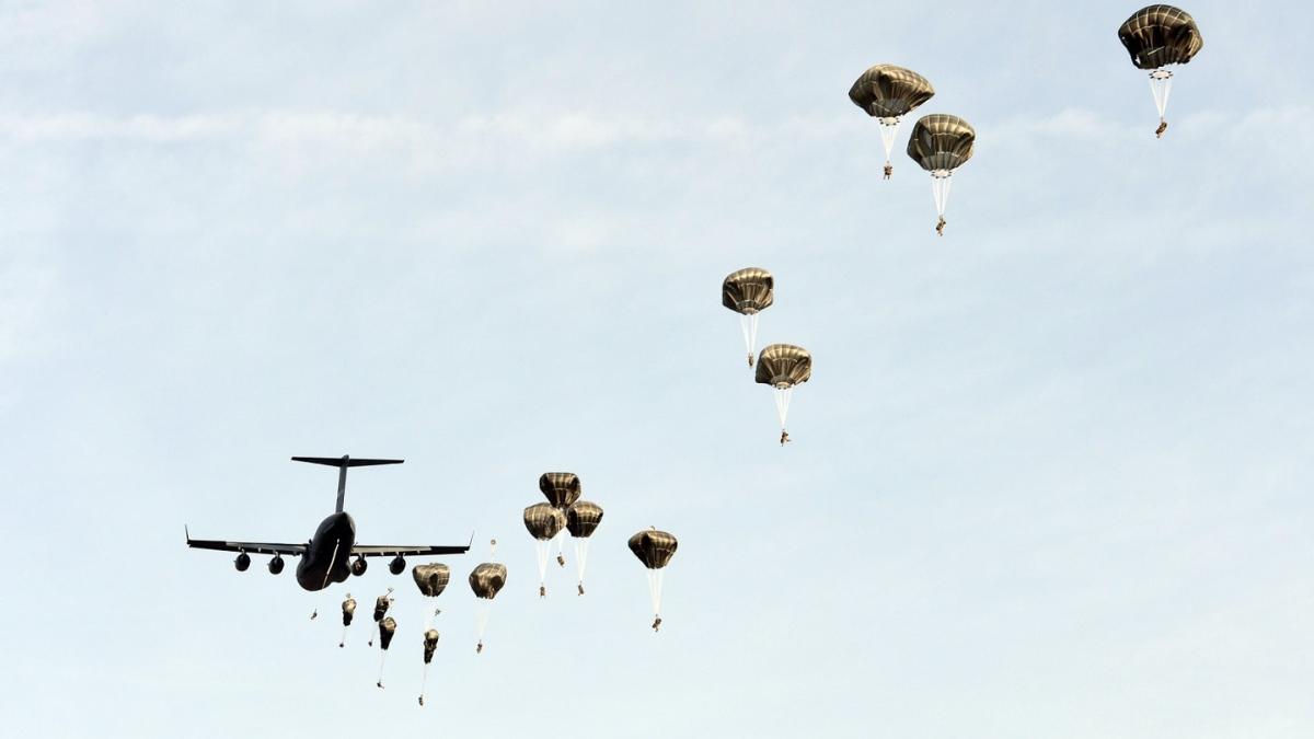 Armata SUA schimbă sistemul de parașute, după 69 de ani