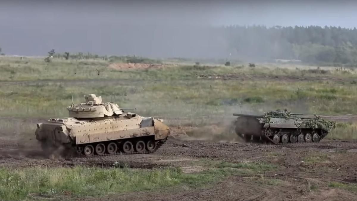 Confruntare între un tanc american Abrams și un tanc sovietic T-72M - VIDEO