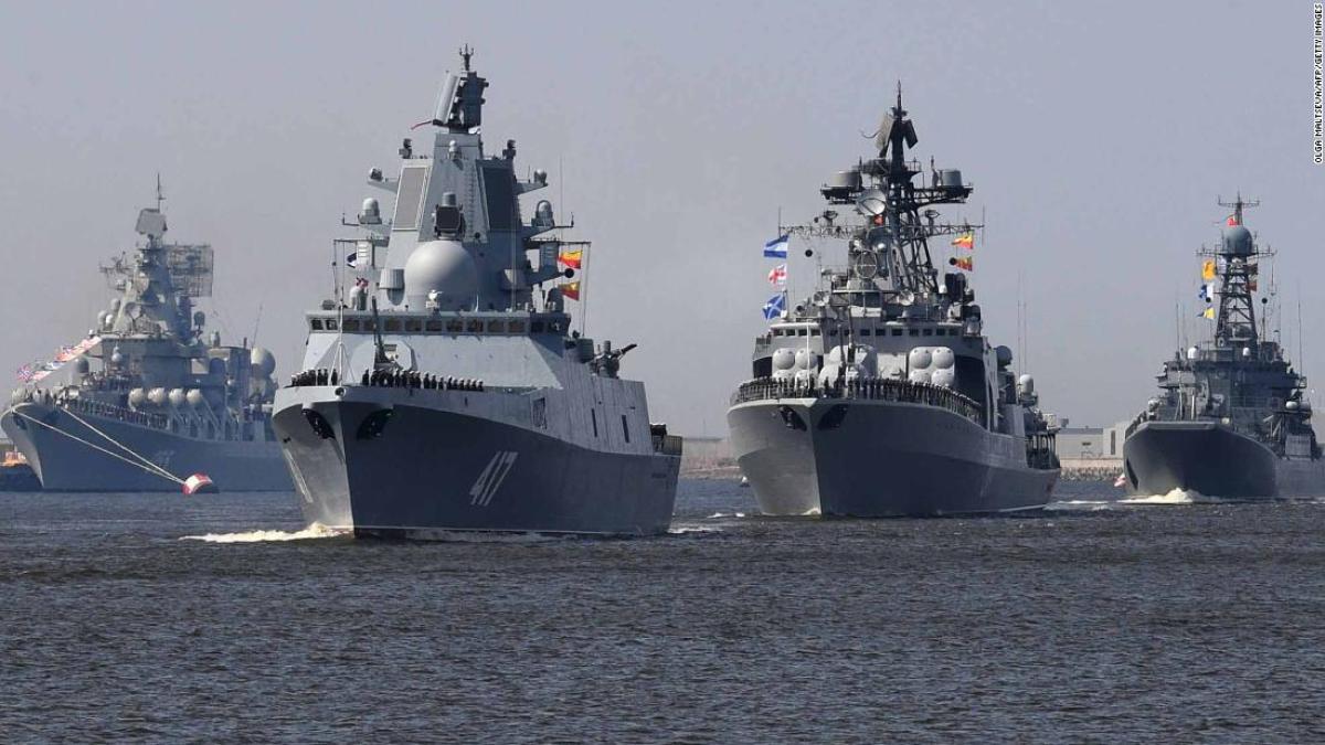 russia_navy_parade_13067400