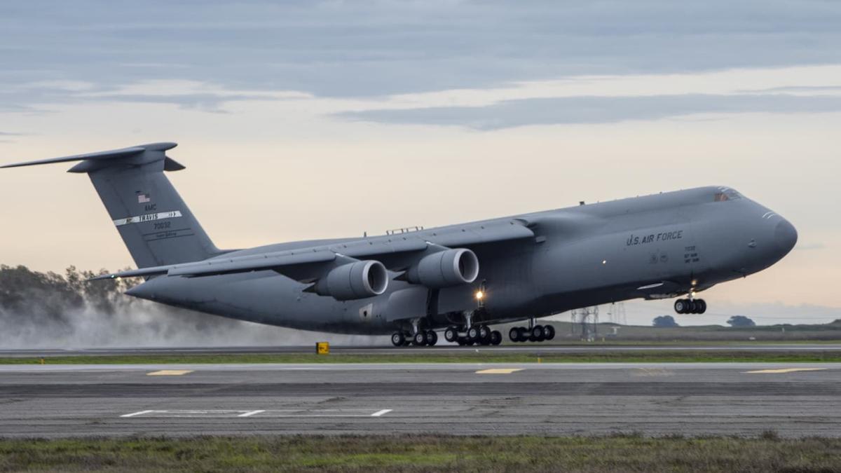 avion_c_5m_super_galaxy_99111400