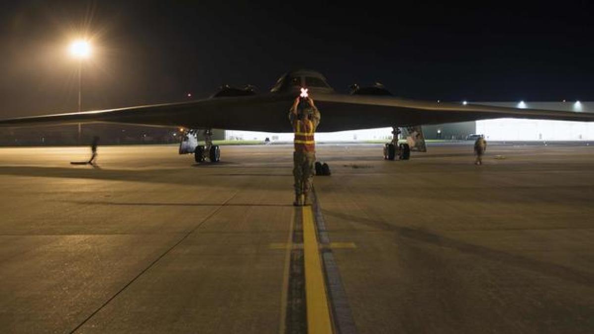 Statele Unite au trimis bombardierele strategice B-2 în Marea Britanie (Video)