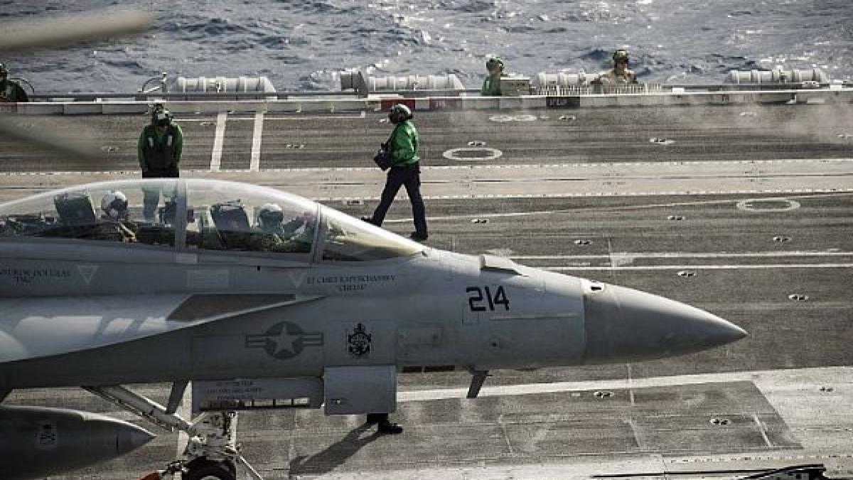 fa_18f_portavion_uss_abraham_lincoln_33329400