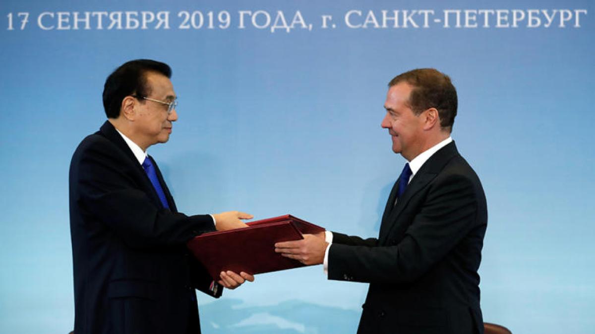 china_and_russia_97304300