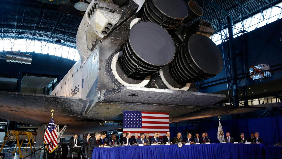 pence_space_council_discovery_shuttle_3000_20887500