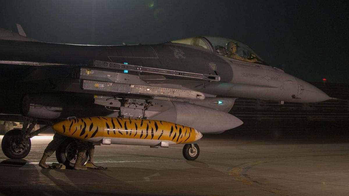 f_16_afganistan_90748900
