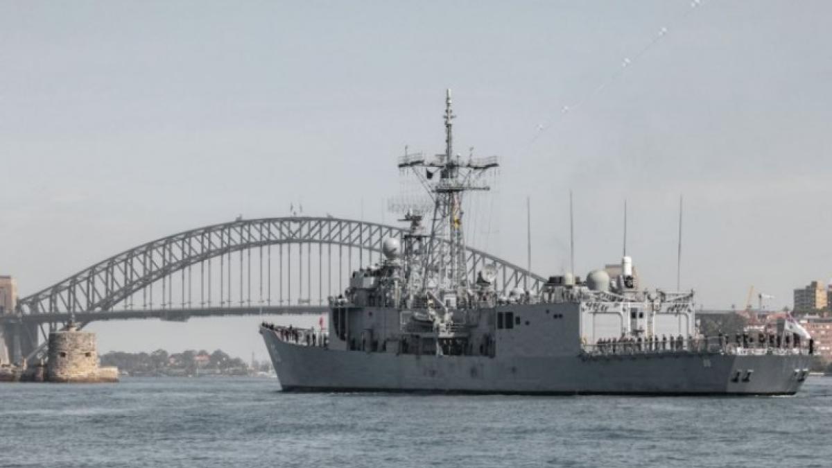 fregata_hmas_melbourne_australia_67810400