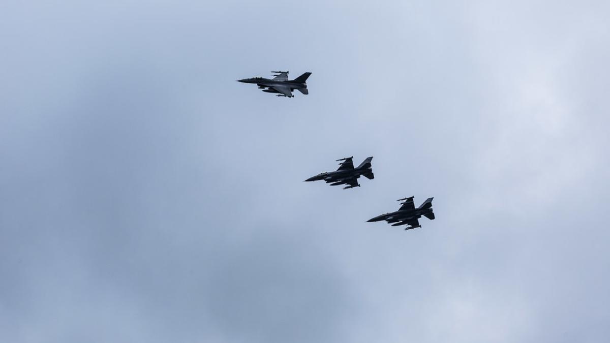 avioane_sua_f_16_in_zbor_46432300