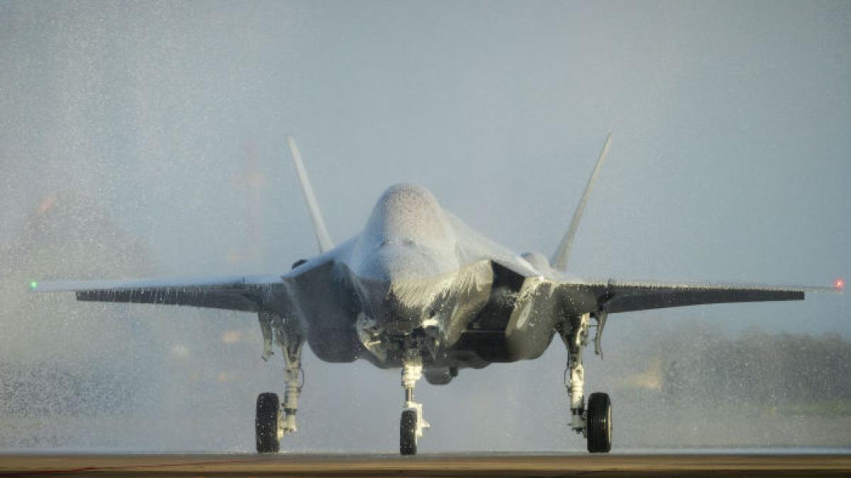 Olanda a reuşit să strice primul şi singurul său avion F-35 (Video)