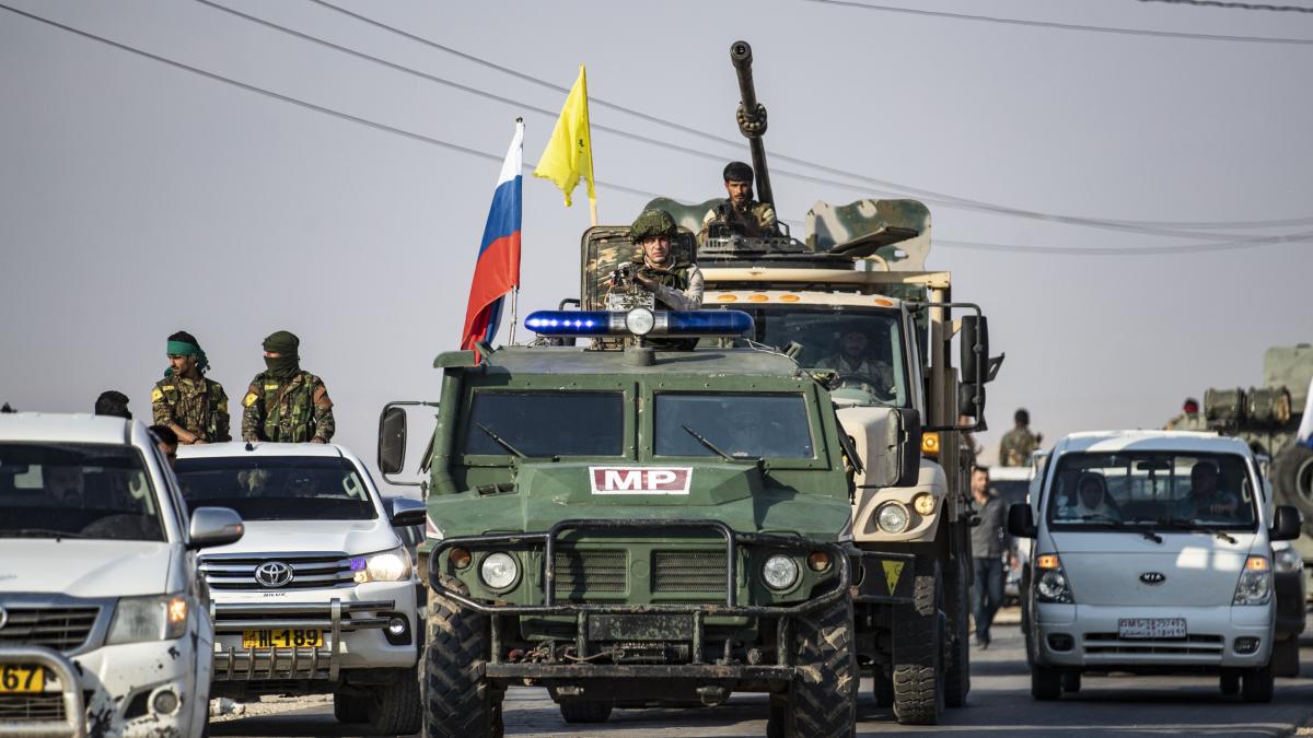 syria_kurds_ypg_russia_military_border_17674700