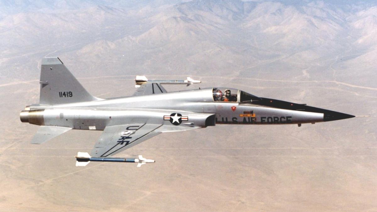 avion_northrop_f_5n_tiger_ii_17180900