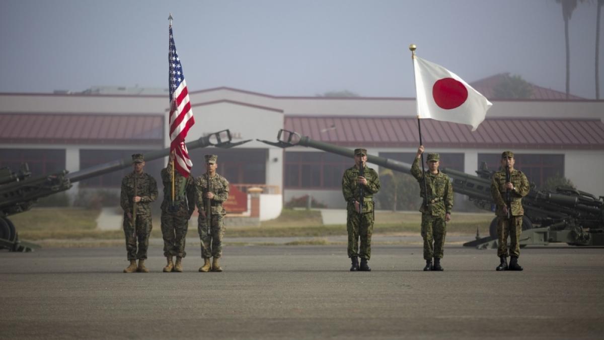 us_troops_and_japan_military_troops_12010100