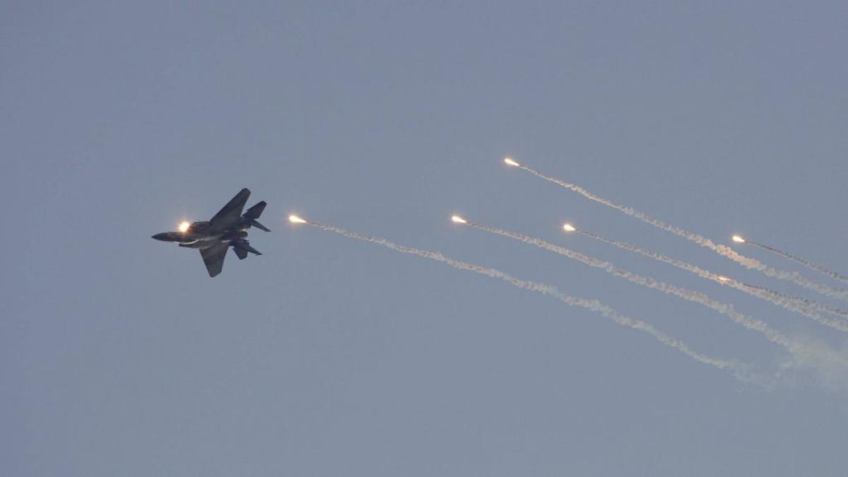 f121227ei02_77799800