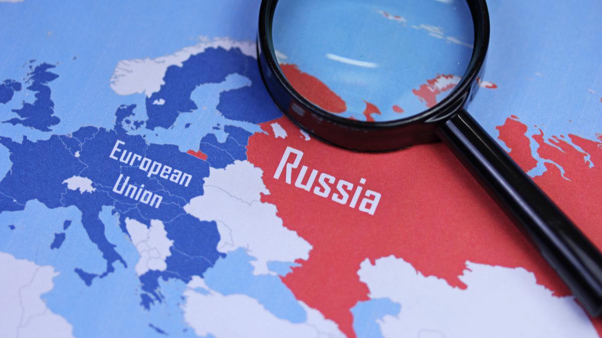 russia_eu_map_microscope_271504622_1200px_51706600
