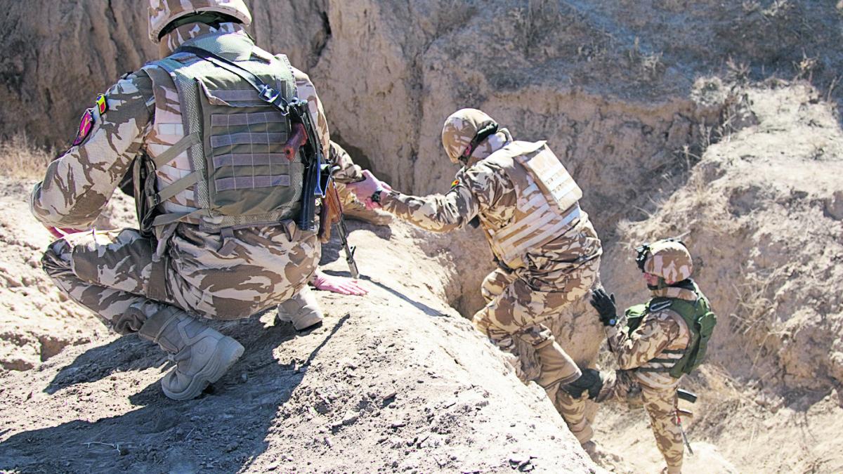 batalionul_300_infanterie_mecanizata_prc-e2prc-80prc-9esf__andreiprc-e2prc-80prc-9d_militari_romani_afganistan_18207800