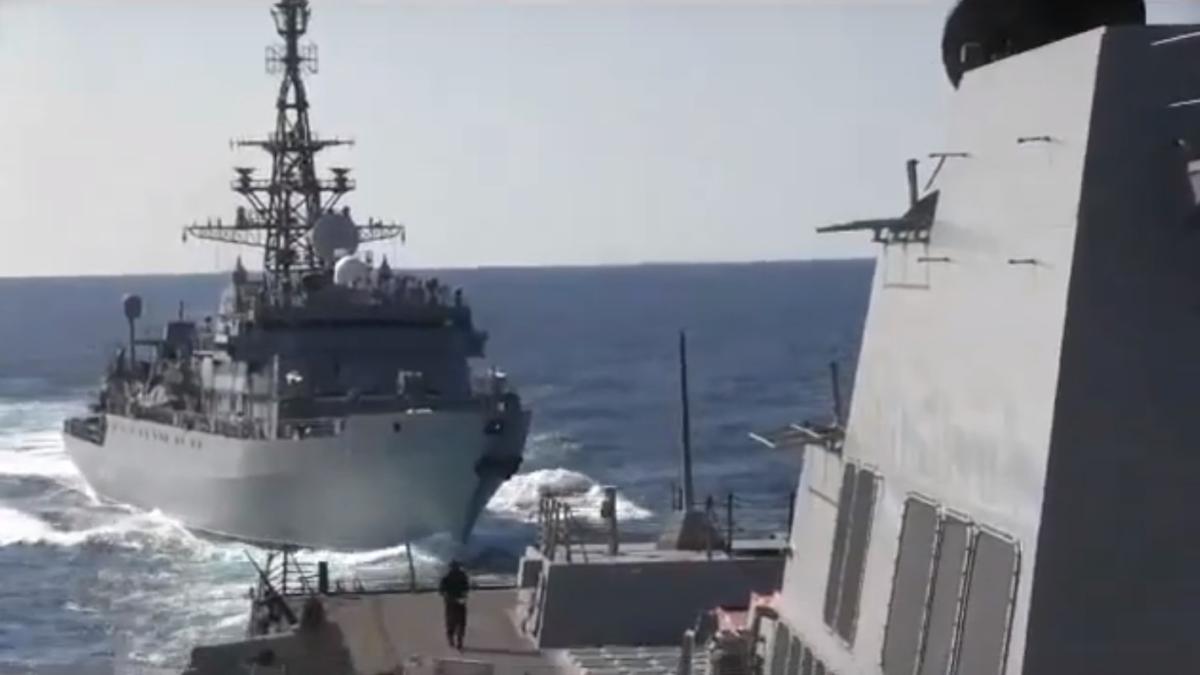 O navă de război a Rusiei , manevre ”agresive de hărțuire” împotriva distrugătorul american USS Farragut - VIDEO