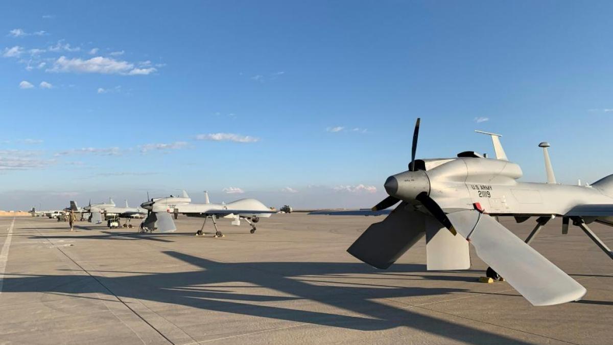 us_army_drones_on_the_tarmac_at_the_28594500