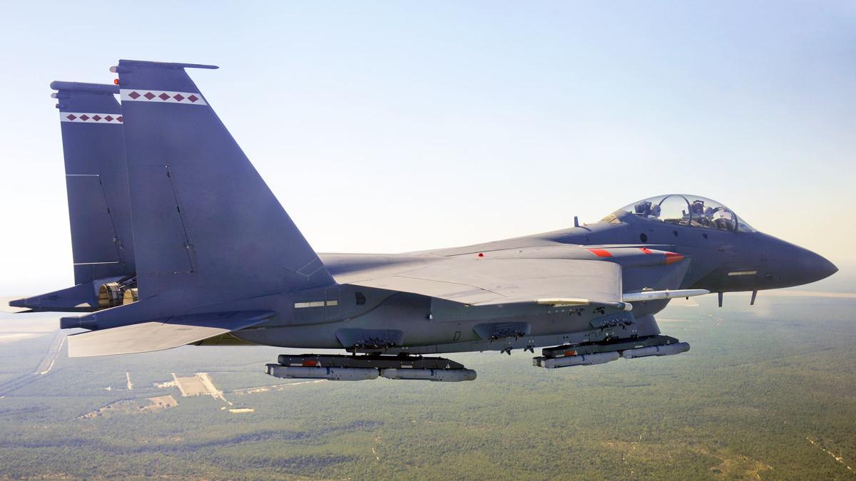 US Air Force echipează avioanele F-15E cu bombe ghidate GBU-53 / B Storm Breaker