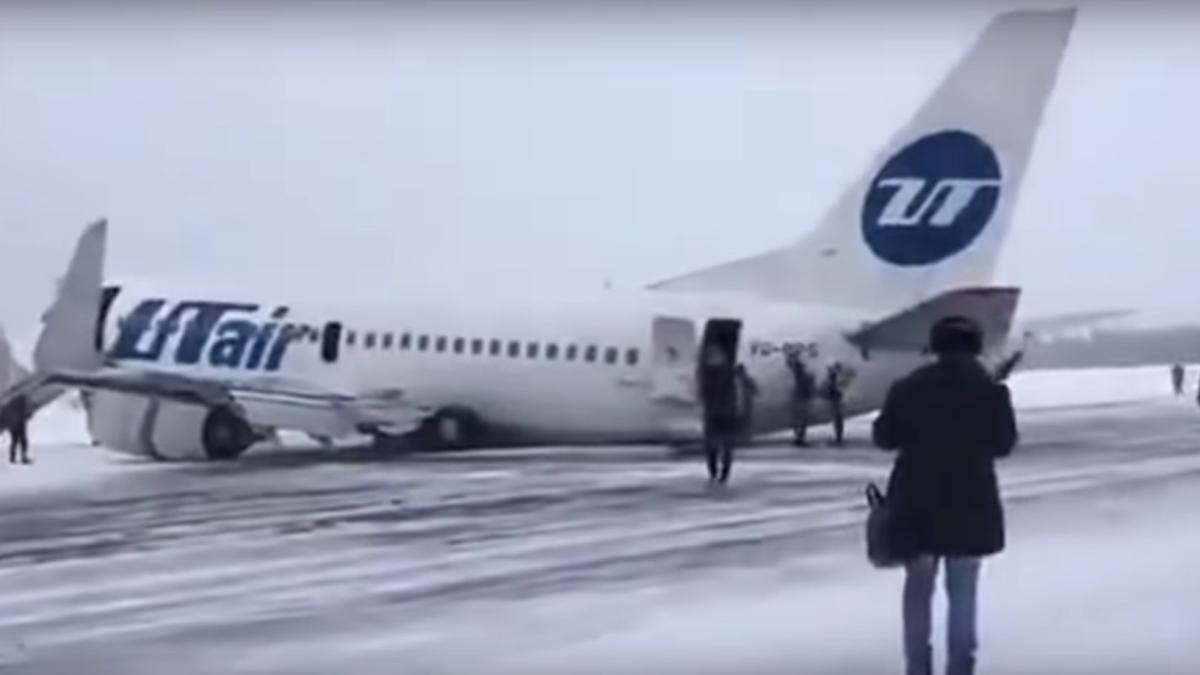 Boeing 737, aterizare forțată după ce trenul de aterizare a cedat (VIDEO)