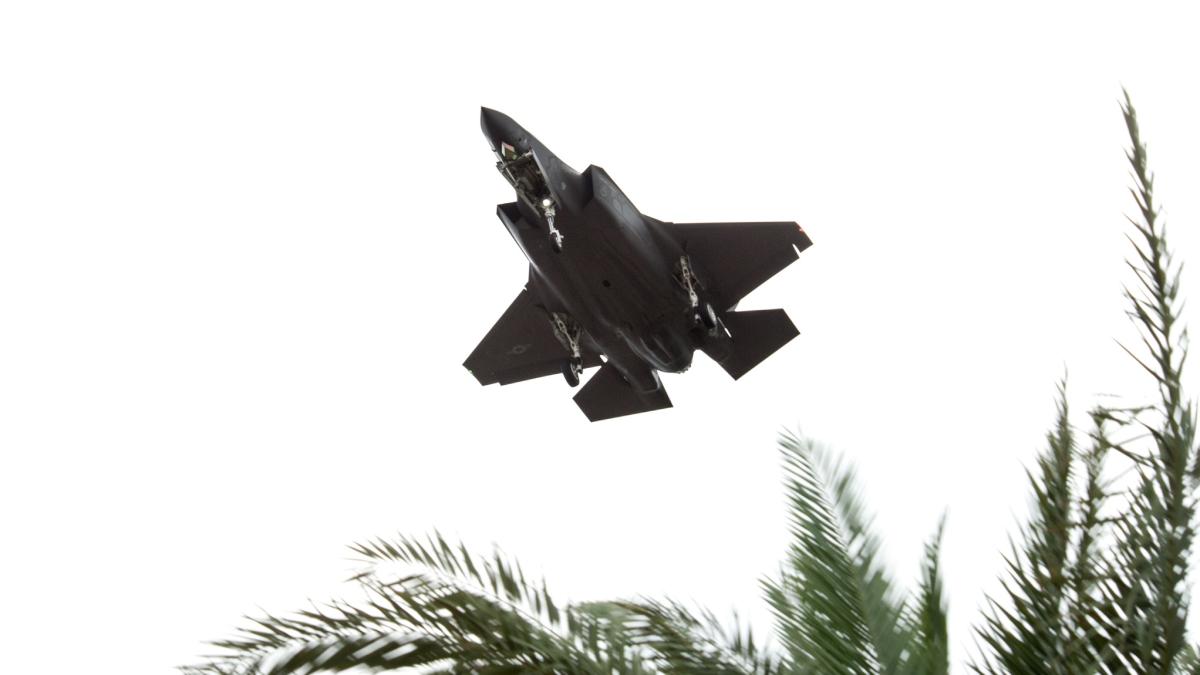 Avioanele F-16 au fost 'vânate' de aeronave F-22 Raptor și F-35A 