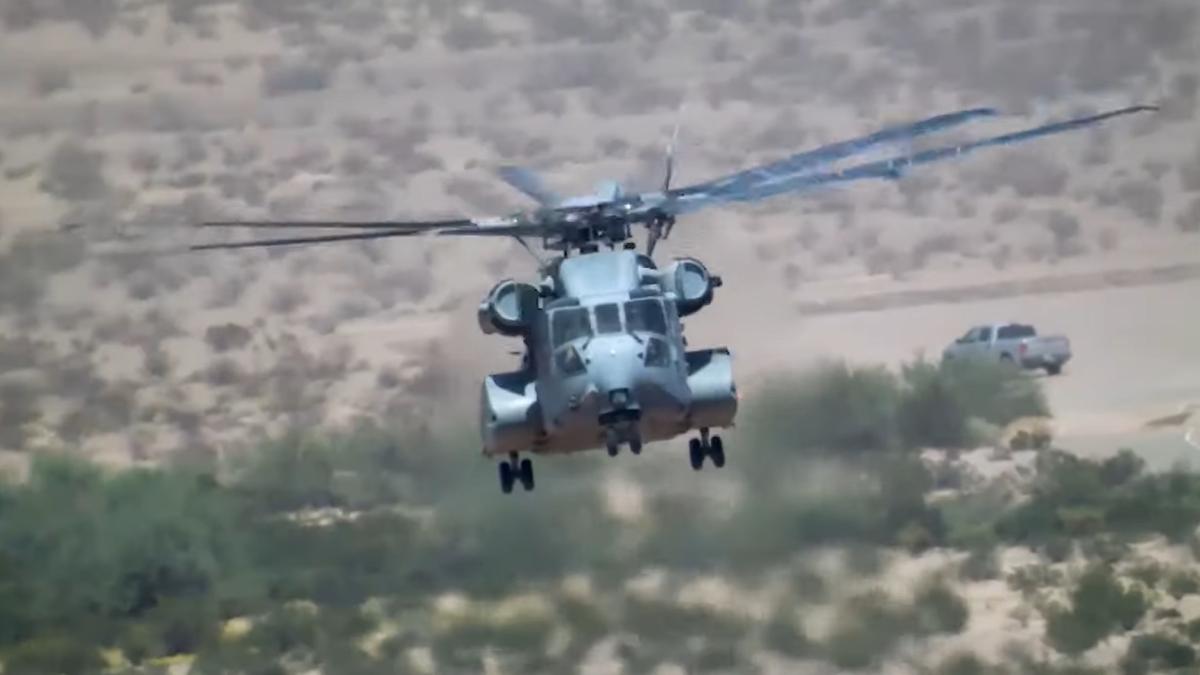 US Marine Corps a efectuat teste cu noul elicopter CH-53K - video