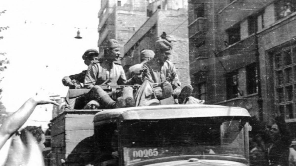 soldati_sovietici_bucuresti_1944_99750700