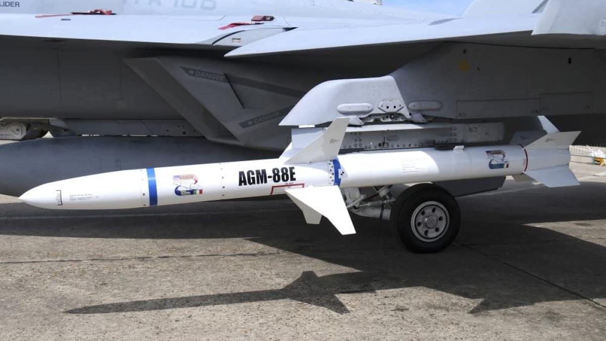 racheta_agm_88e_aargm_33814100