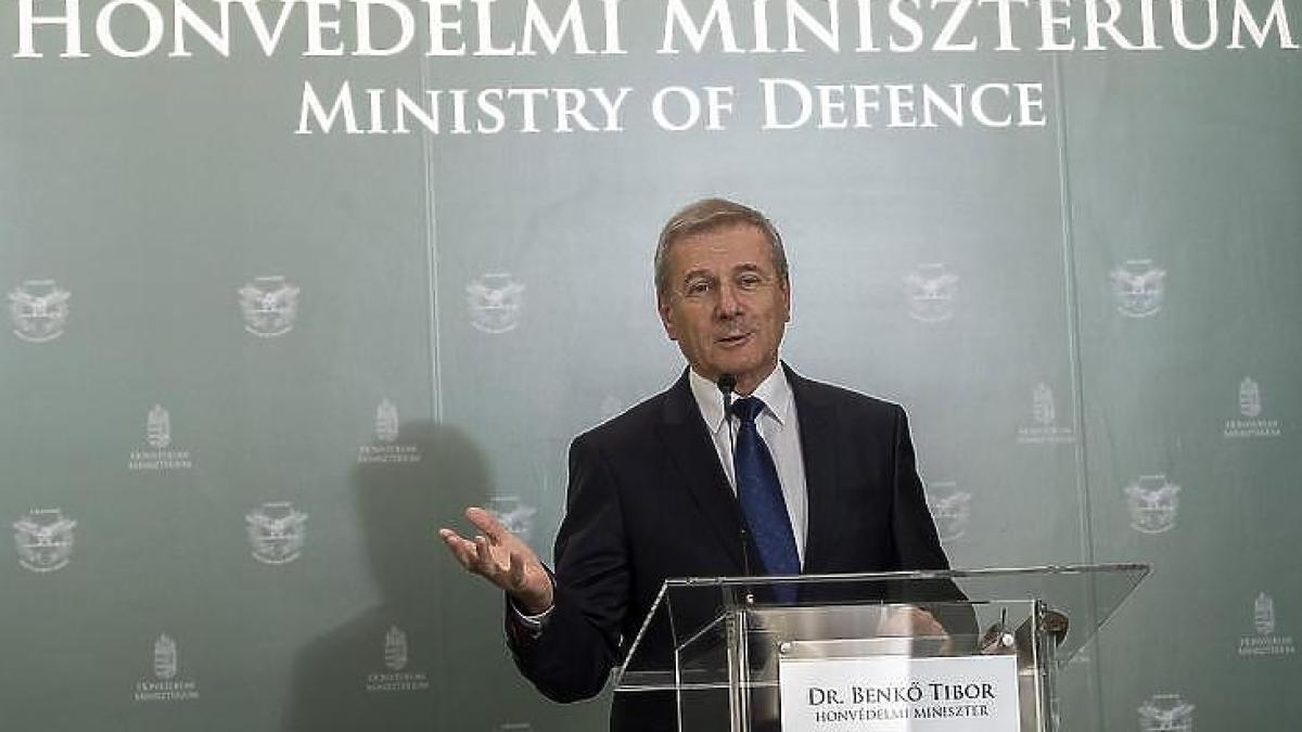 benko_tibor_honvedelmi_miniszter_27532600